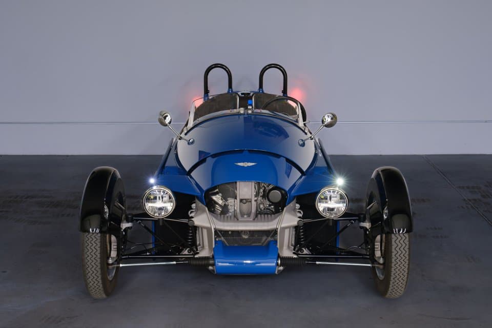 Morgan 3 Wheeler vyfocený zepředu